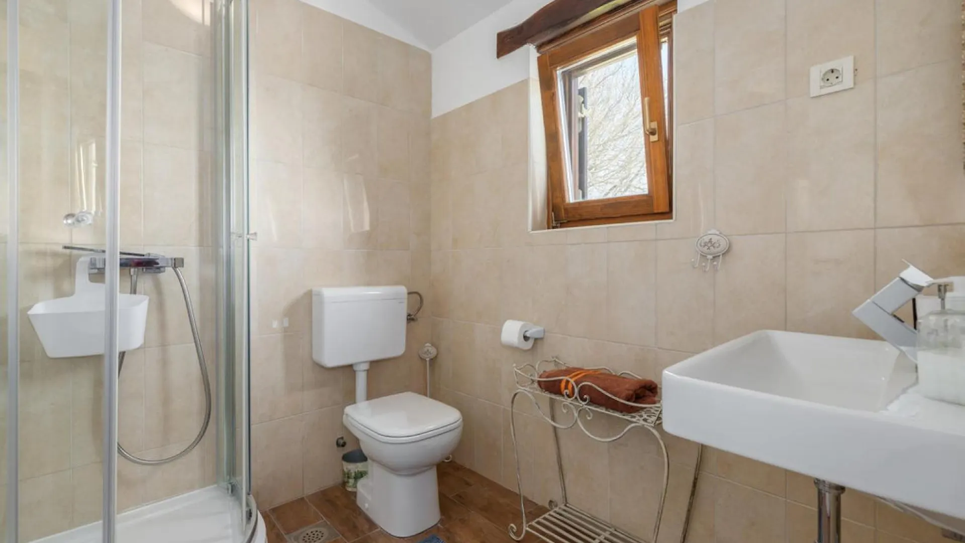 Villa Dea In Vosteni - Haus Fuer 6 Personen