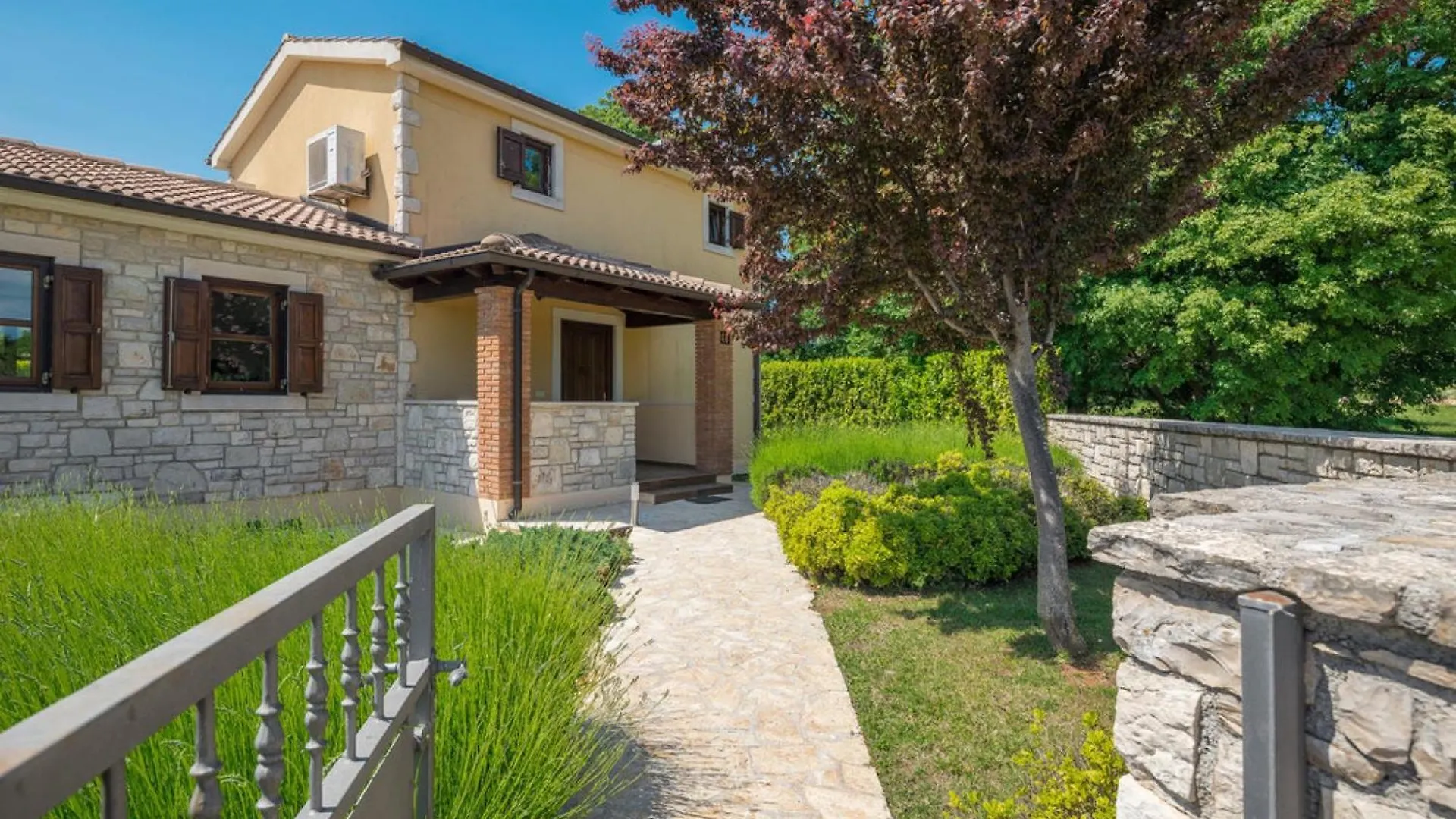 Villa Dea In Vosteni - Haus Fuer 6 Personen